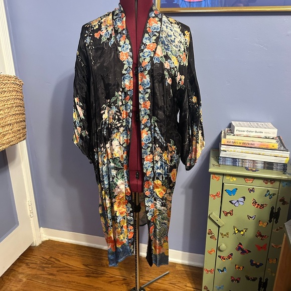 Floral vintage Black Kimono Robe - Picture 1 of 5